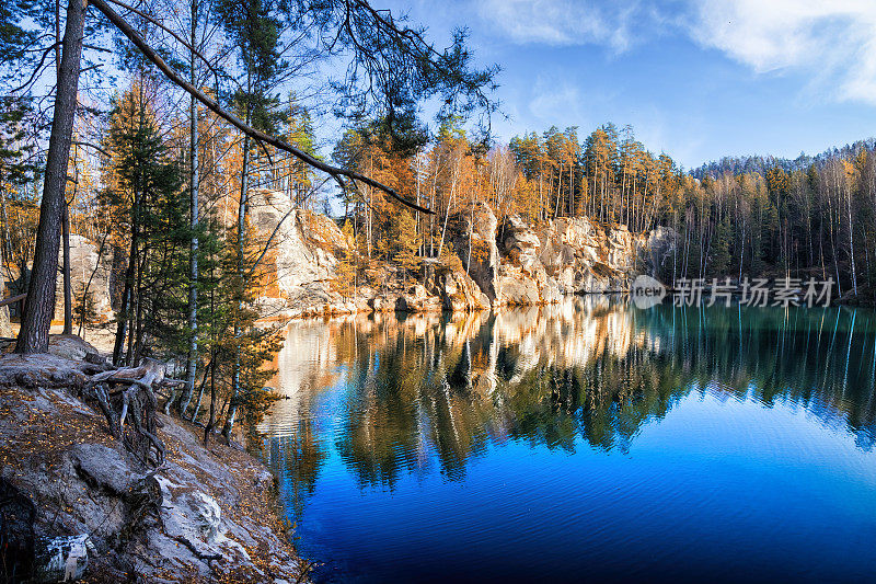 国家公园Adrspach-Teplice Rocktown的小湖